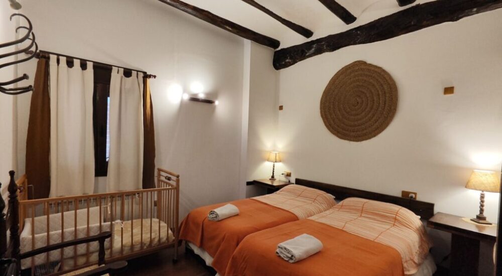 casa-gran-bohilgues-Habitacion-y-cuna-Bohilgues-1536x864-1 casa-gran-bohilgues-Habitacion-y-cuna-Bohilgues-1536x864-1